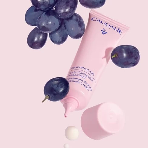 Caudalie Resveratrol Lift Redensifying Fluid - Image 2
